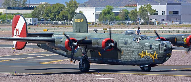 Consolidated B-24J Liberator N224J Witchcraft